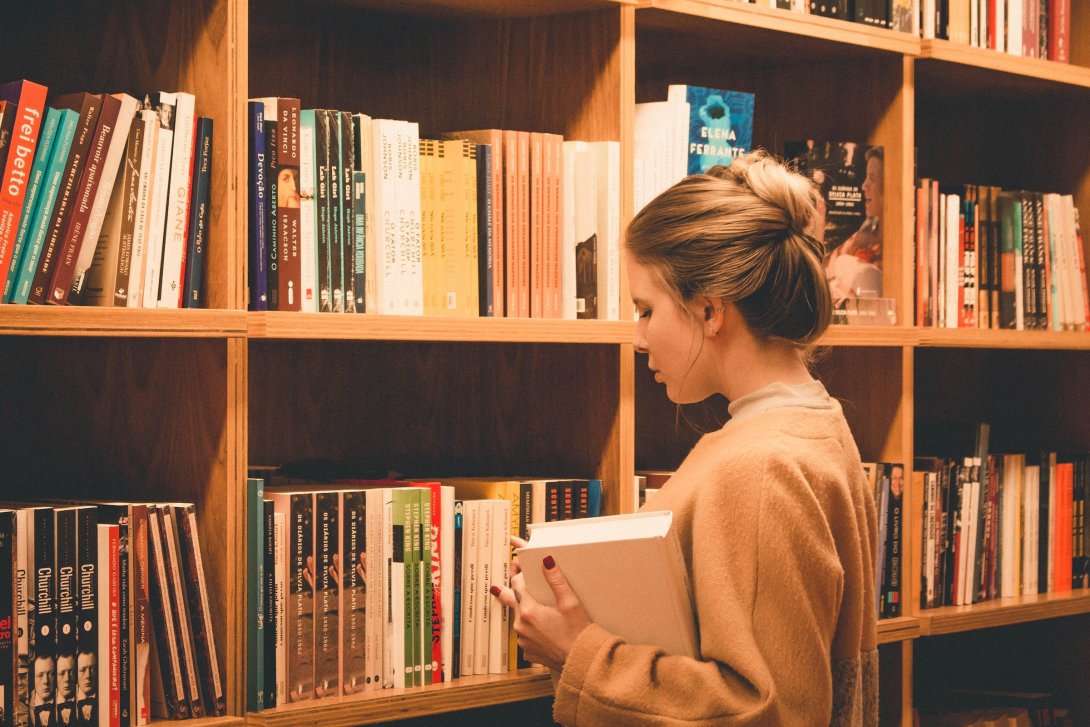 Picture of a girl in a library